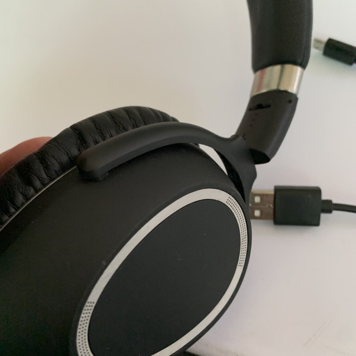 Sennheiser PXC 550 Bluetooth Wireless Over-Ear Noise Cancelling Headphones