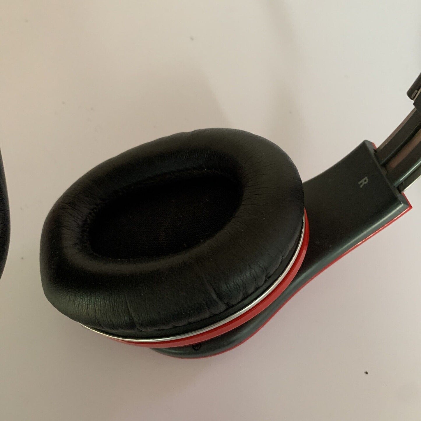 Beats by Dr Dre Monster Headphones *Doesnt Work For parts or repair