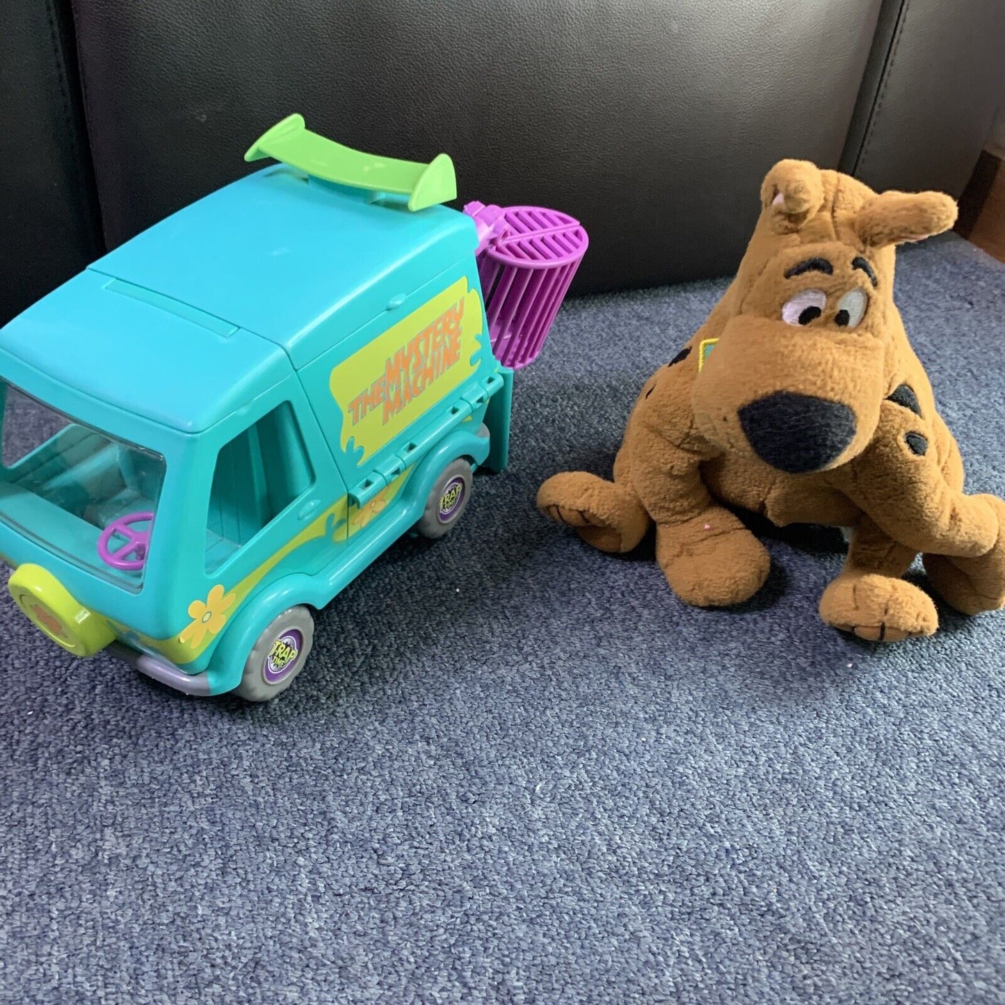 Scooby Doo Mystery Machine + Scooby-doo Plush toy