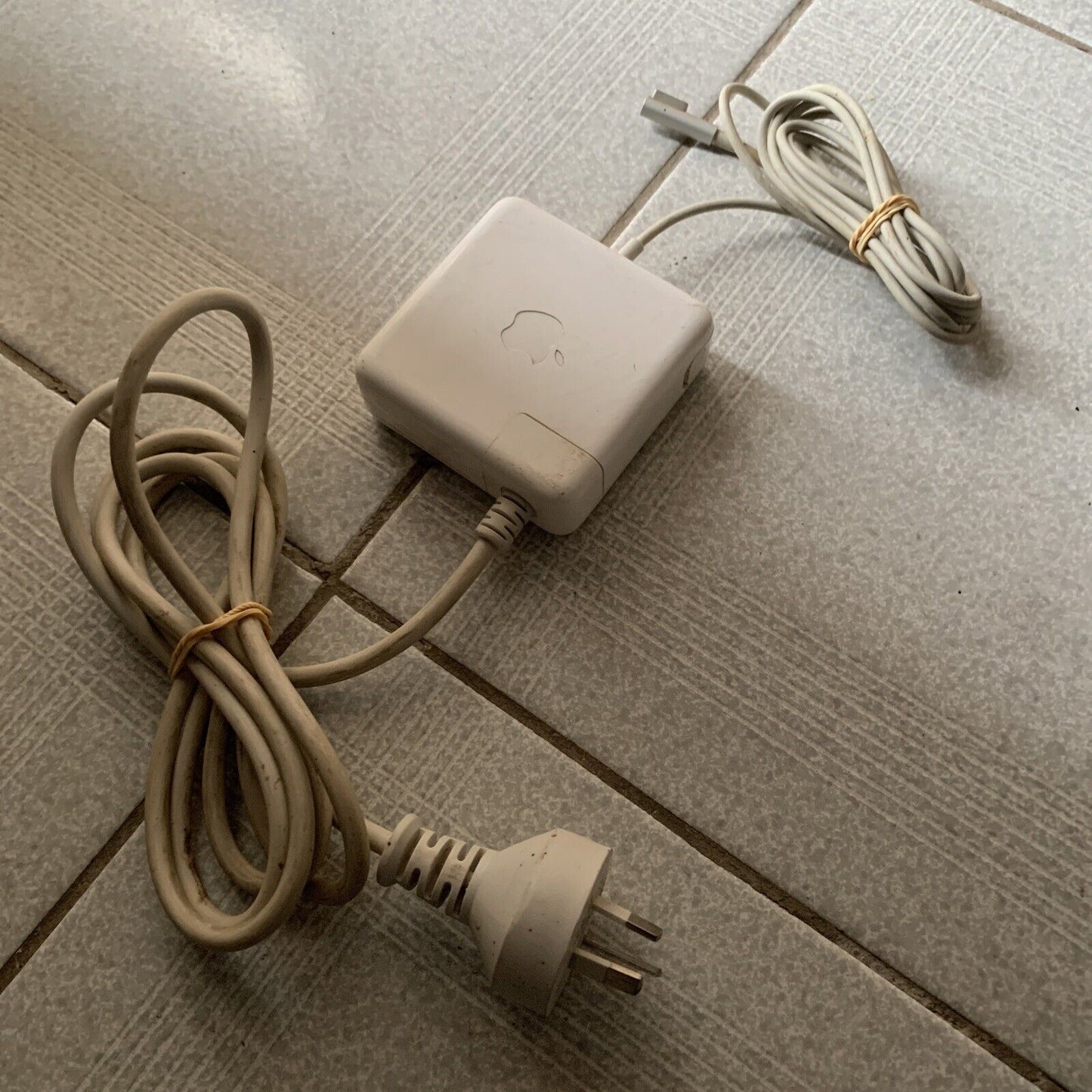 Apple MacBook Pro 13" A1278 Laptop i5-3210M 2.5GHz 8GB RAM 500GB HDD DVD Writer