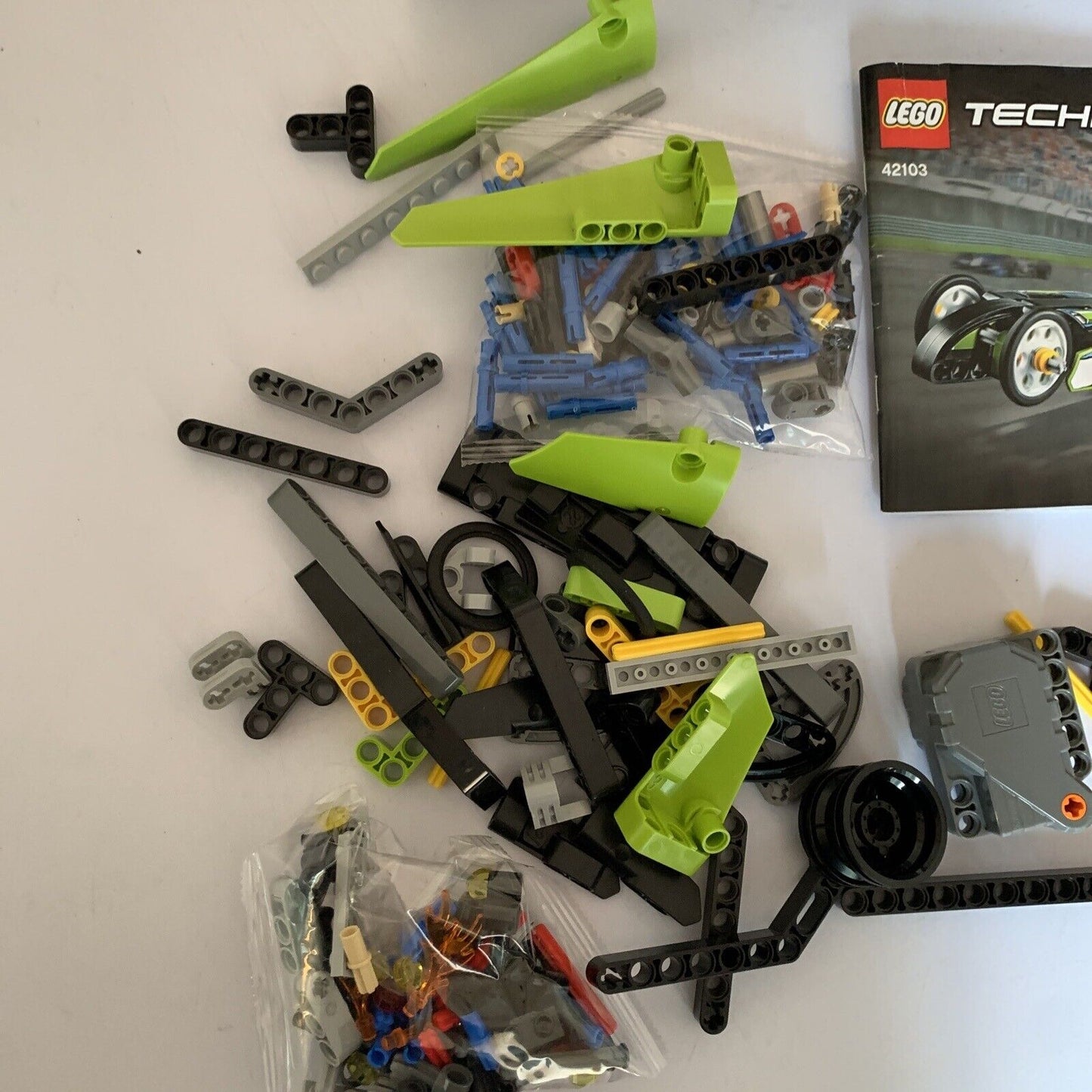 LEGO TECHNIC: Dragster (42103) Incomplete uncounted