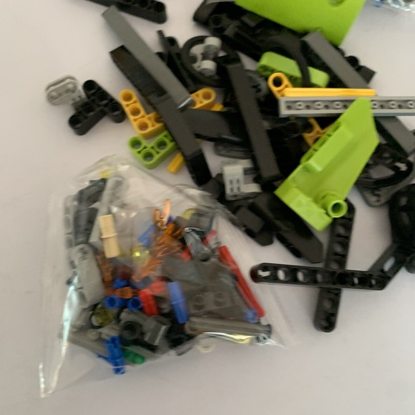 LEGO TECHNIC: Dragster (42103) Incomplete uncounted