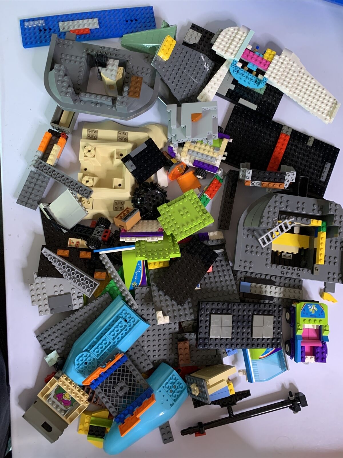 Bulk Genuine Lego Figures lots Castles Space Ships Airplanes Cars 1.61kg