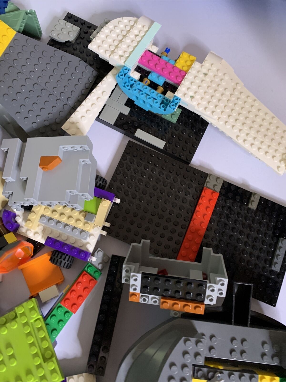 Bulk Genuine Lego Figures lots Castles Space Ships Airplanes Cars 1.61kg