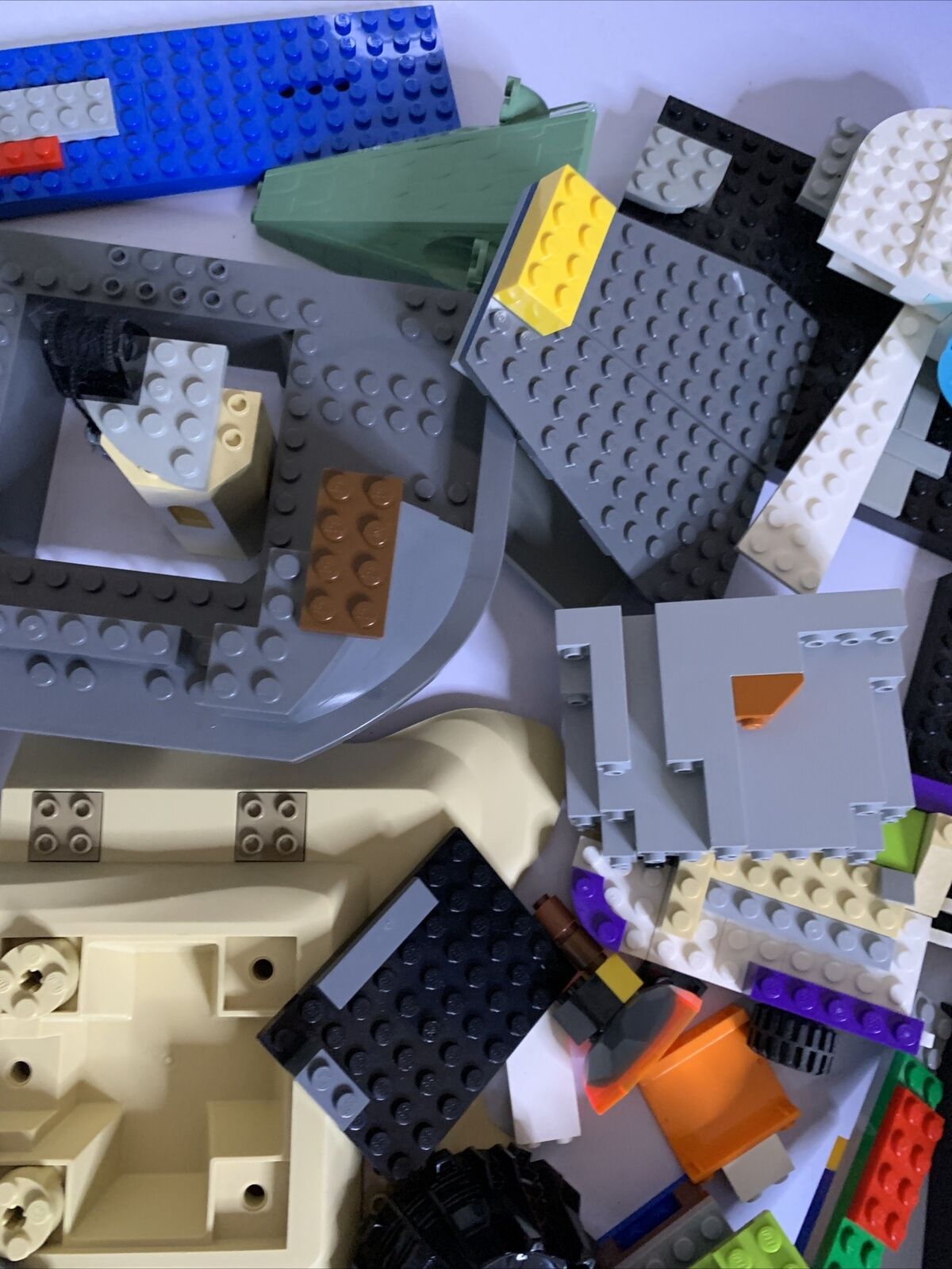 Bulk Genuine Lego Figures lots Castles Space Ships Airplanes Cars 1.61kg