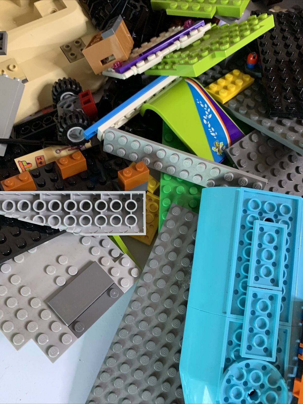 Bulk Genuine Lego Figures lots Castles Space Ships Airplanes Cars 1.61kg