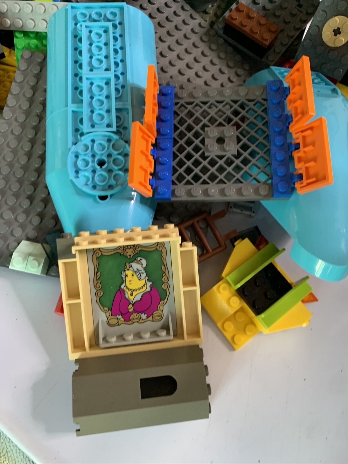 Bulk Genuine Lego Figures lots Castles Space Ships Airplanes Cars 1.61kg