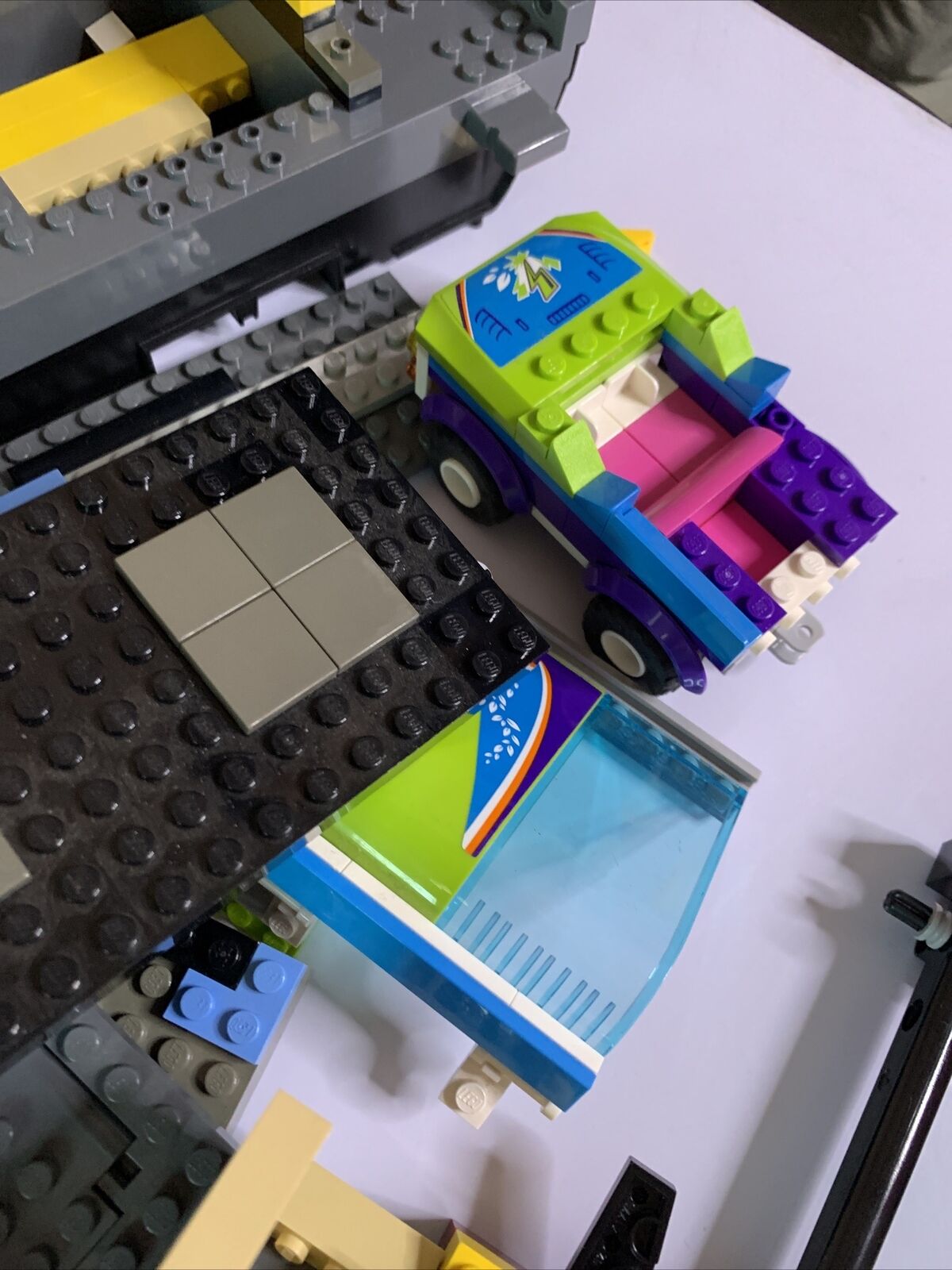 Bulk Genuine Lego Figures lots Castles Space Ships Airplanes Cars 1.61kg