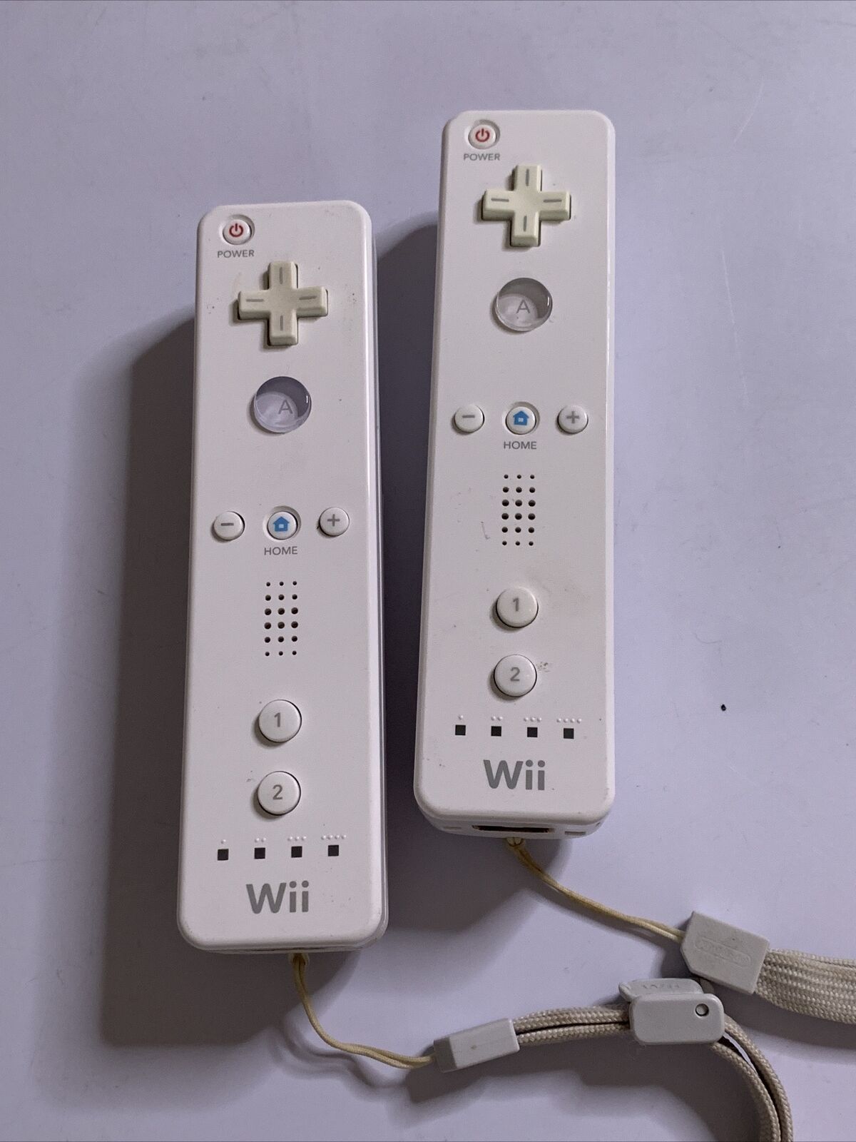 2x Genuine Nintendo Wii Remote Controller with Rechargeable Battery & Charger