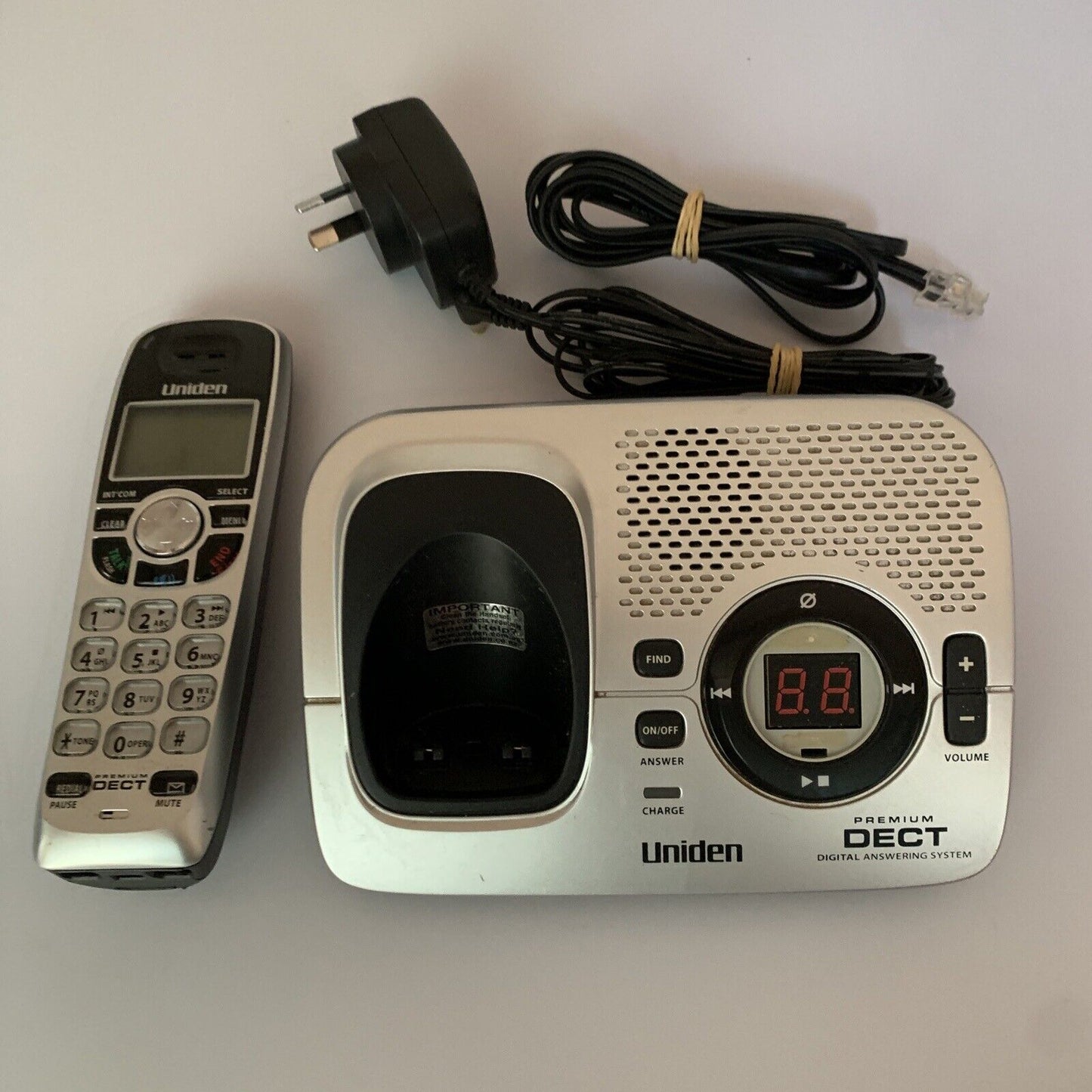 Uniden DECT2035 Cordless Phone and Answering Machine *requires Battery replace