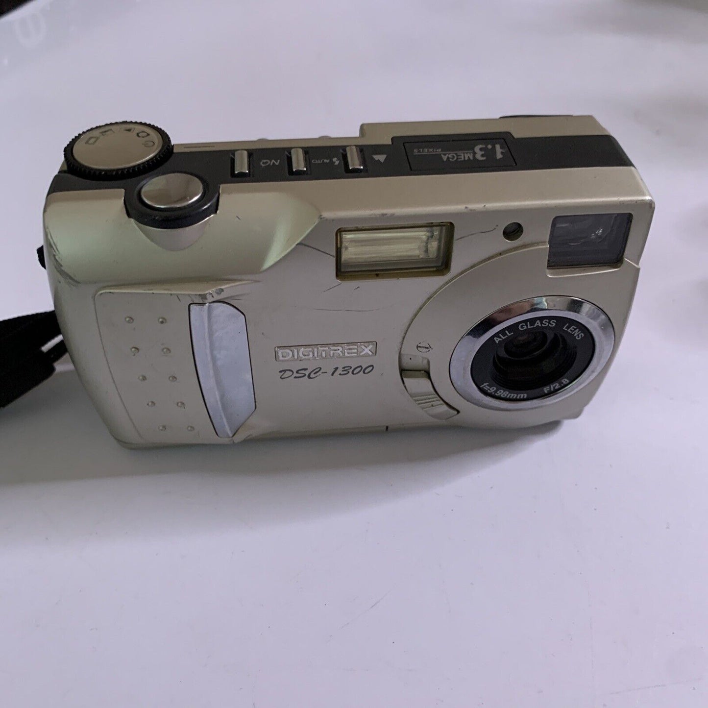 Digitrex DSC-1300 Digital Camera 1.3MP *Doesn’t Turn For parts or repair