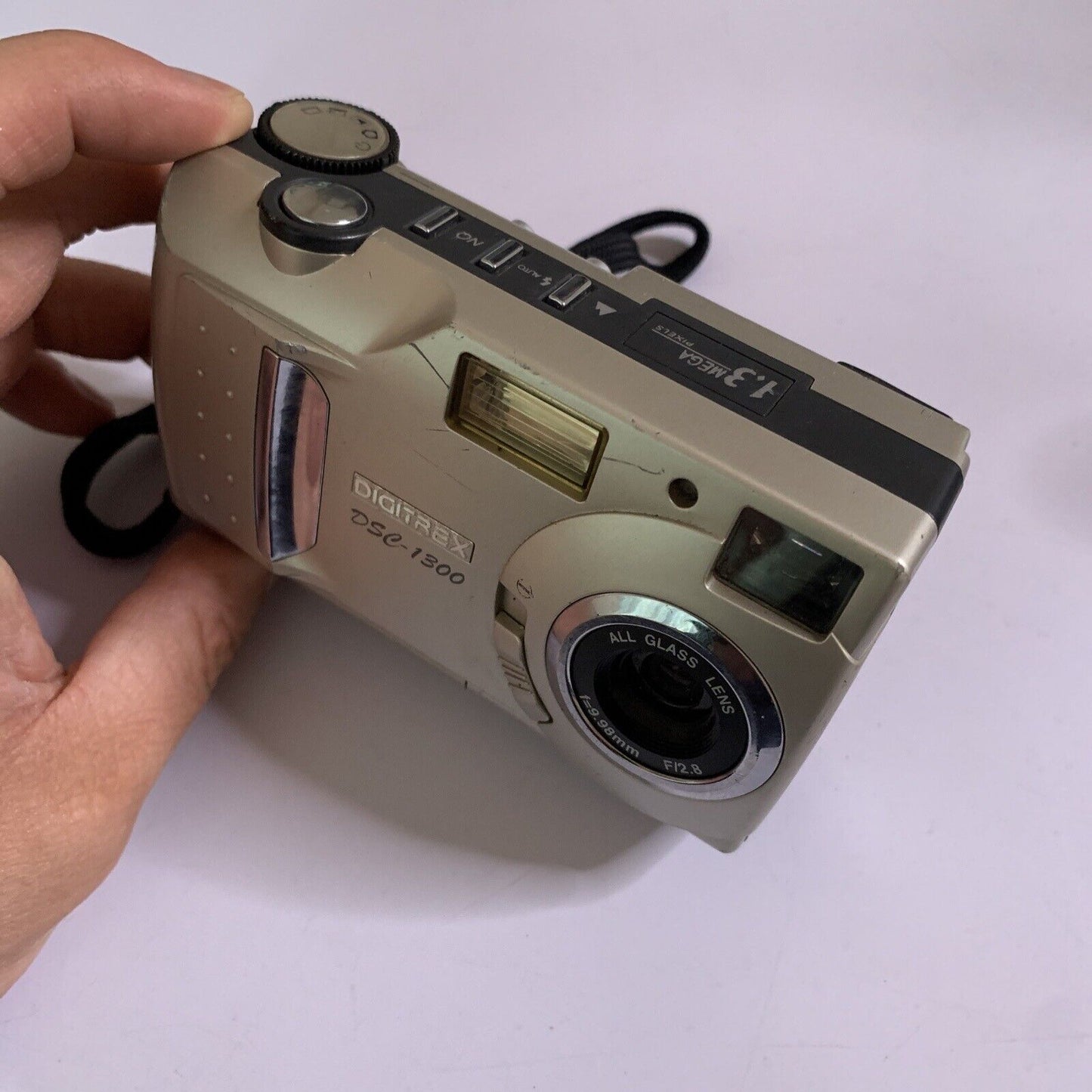 Digitrex DSC-1300 Digital Camera 1.3MP *Doesn’t Turn For parts or repair