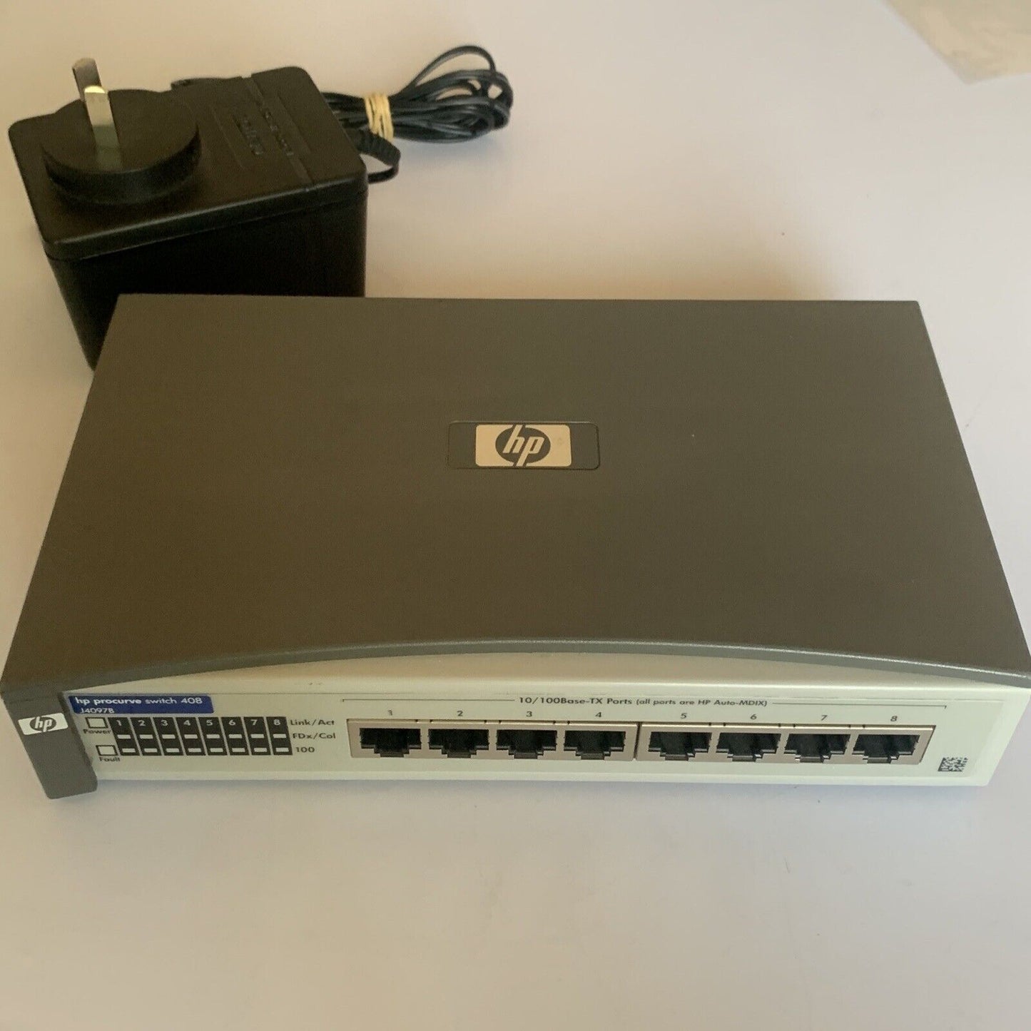 HP Procurve Switch 408 8-Port Ethernet Router 10/100 J4097B