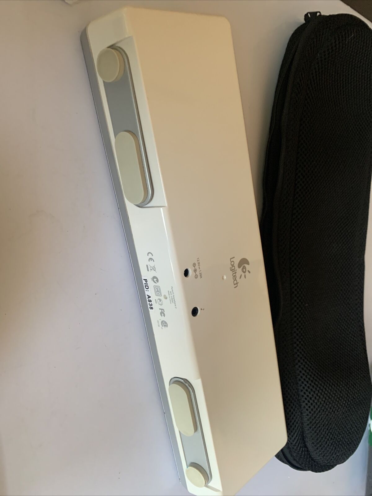 Logitech Pure-Fi Anywhere 2 Speaker iPod/iPhone 30 Pin 3.5mm  + Remote White