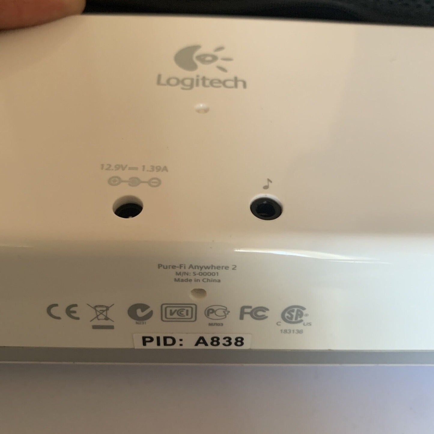 Logitech Pure-Fi Anywhere 2 Speaker iPod/iPhone 30 Pin 3.5mm  + Remote White