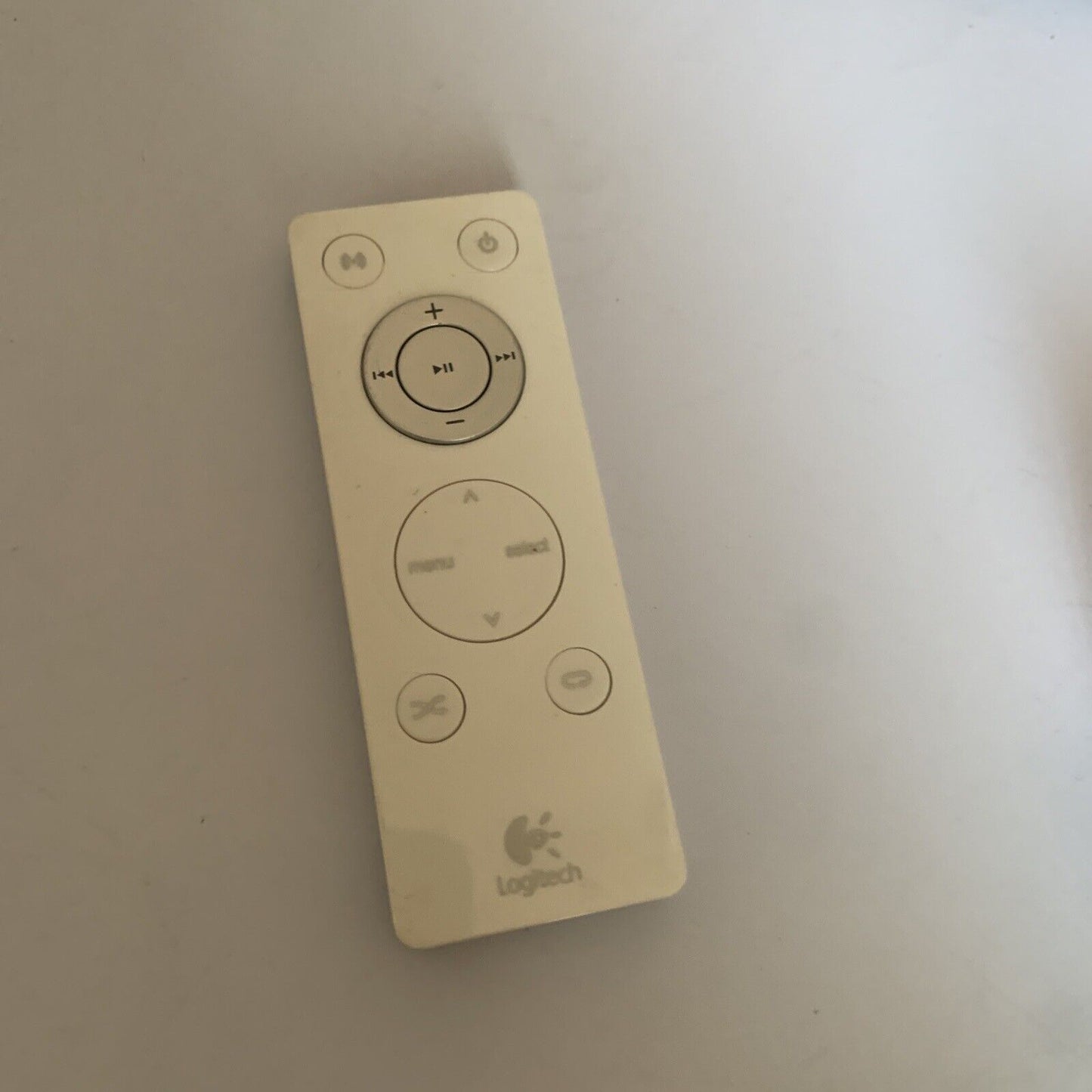 Logitech Pure-Fi Anywhere 2 Speaker iPod/iPhone 30 Pin 3.5mm  + Remote White