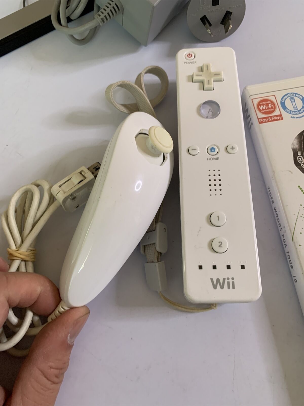 Nintendo Wii Console PAL Console White + Tiger Woods Game Controllers
