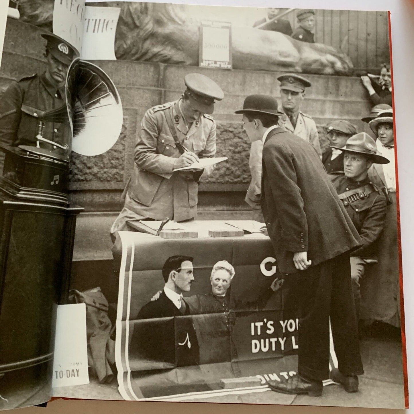 The World at War History Makers by  Cheshire Gerald (Hardcover, 2014)