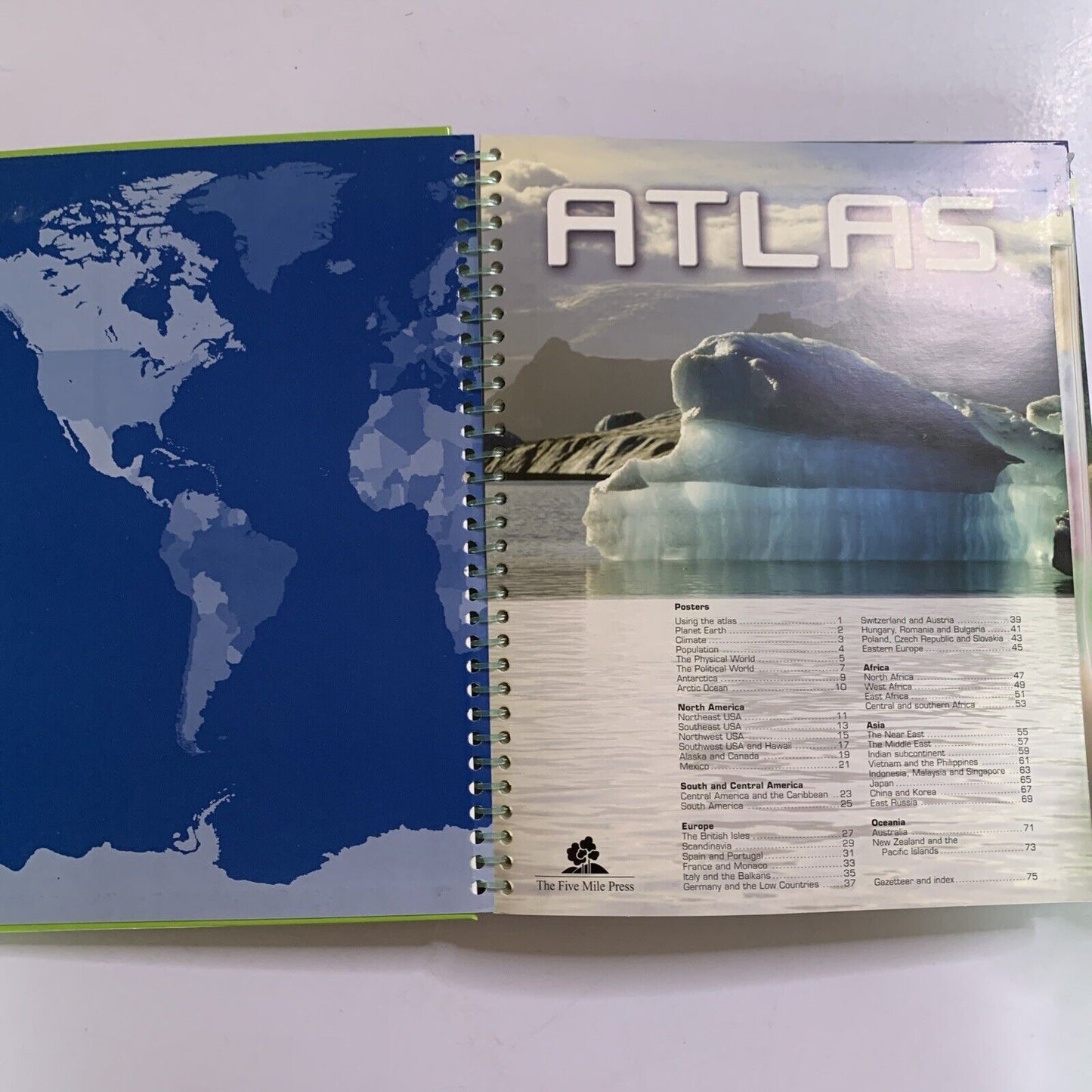 Atlas: The Ultimate Guide to the World + 2x Giant Posters Aus and World Map