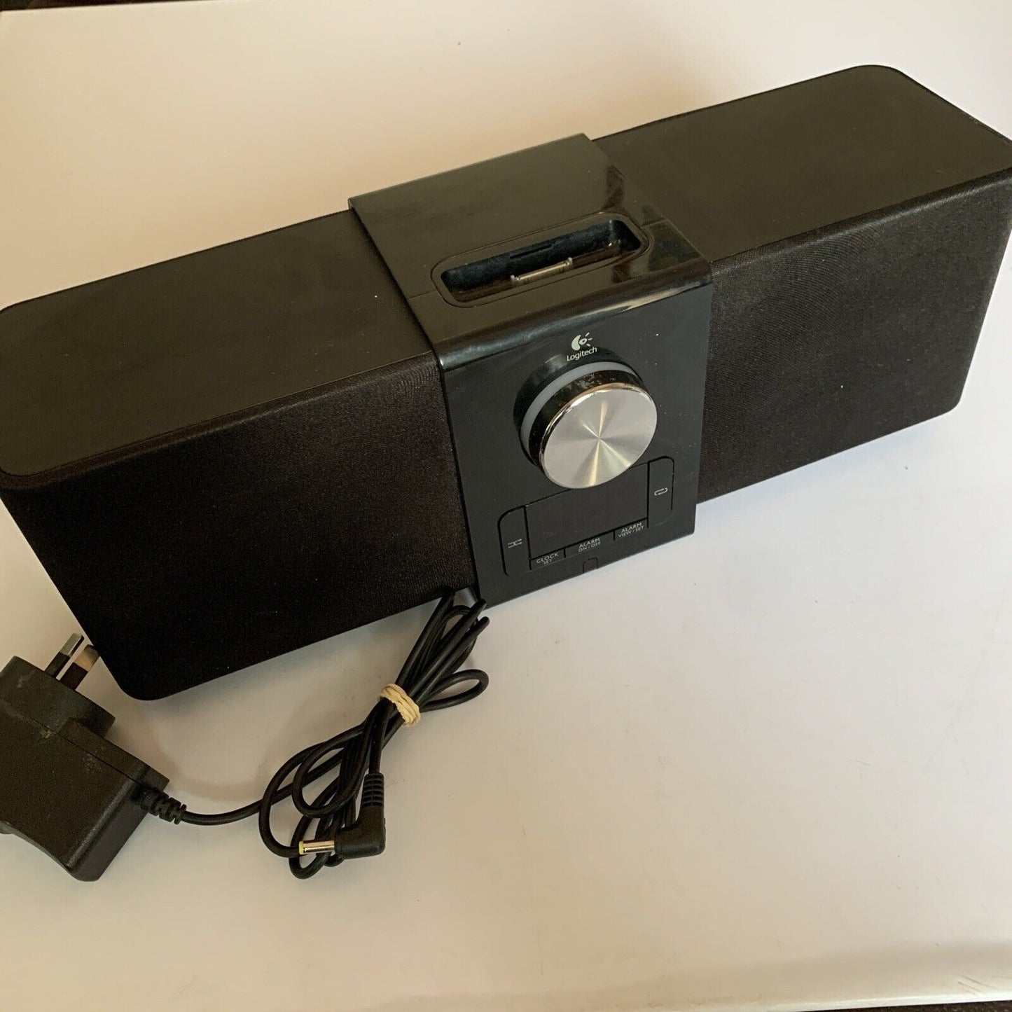 Logitech Pure-Fi Express Plus  30-pin  Apple Ipod Speaker Alarm Clock S-00067