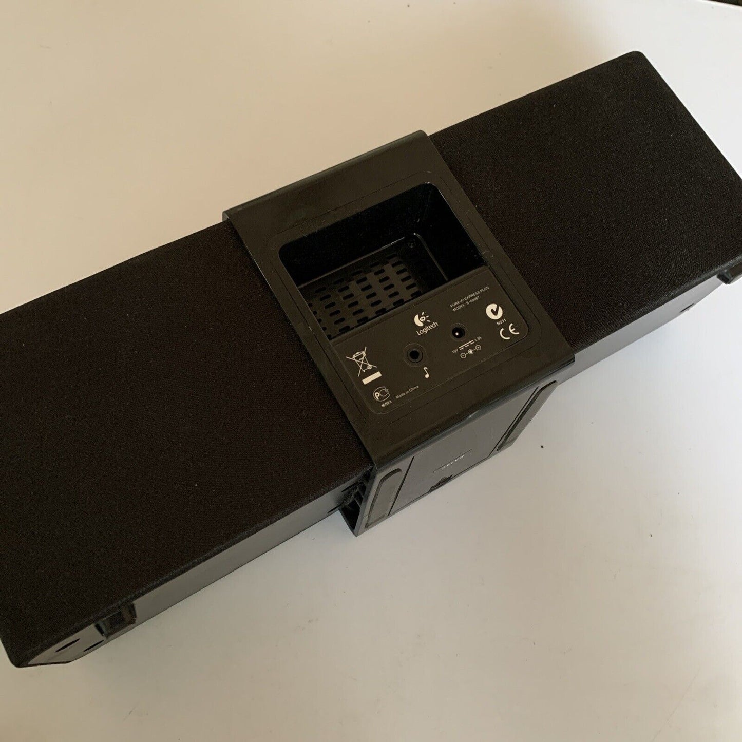 Logitech Pure-Fi Express Plus  30-pin  Apple Ipod Speaker Alarm Clock S-00067