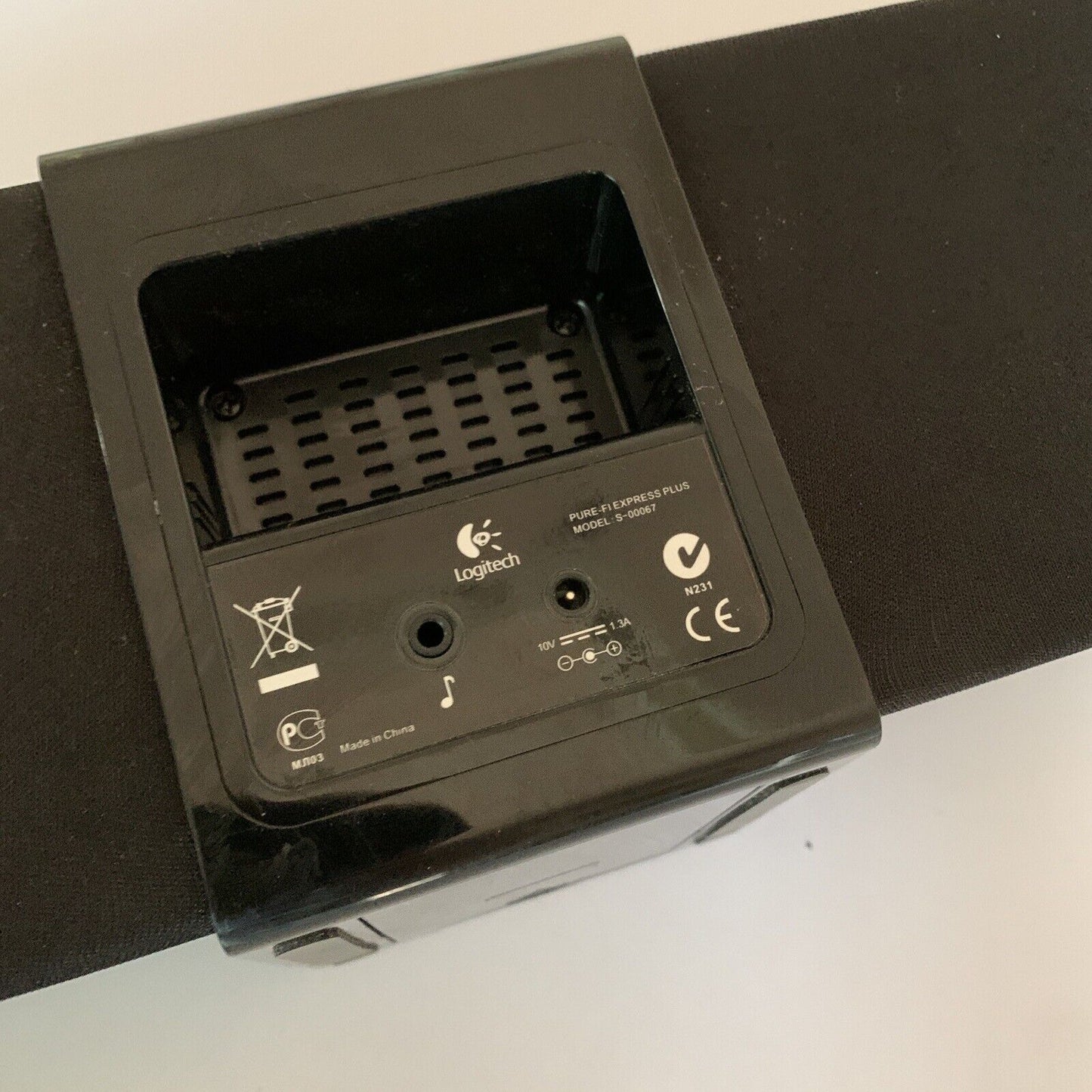 Logitech Pure-Fi Express Plus  30-pin  Apple Ipod Speaker Alarm Clock S-00067
