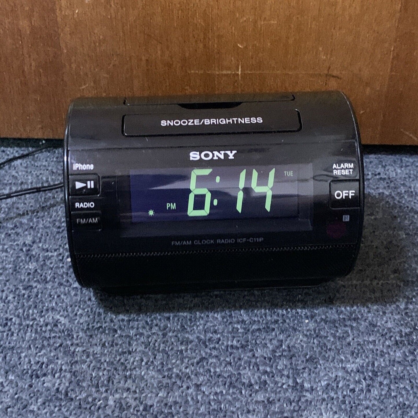 Sony FM/AM Alarm Clock Radio ICF-C11iP with Apple Lightning Connector Dock