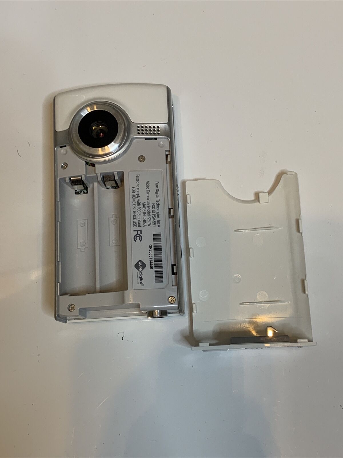 Flip Video Portable Camcorder Camera 1 GB White Pocket Size F230W