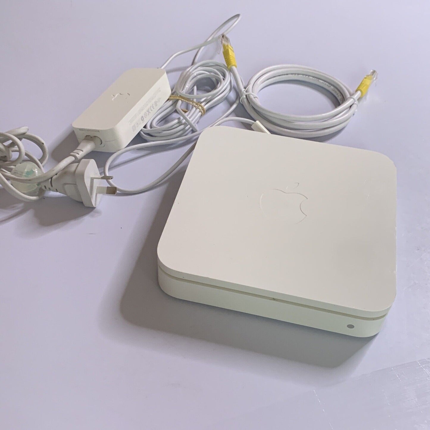 Apple Airport Extreme Base Station 802.11n 4th Gen WiFi Wireless Router A1354