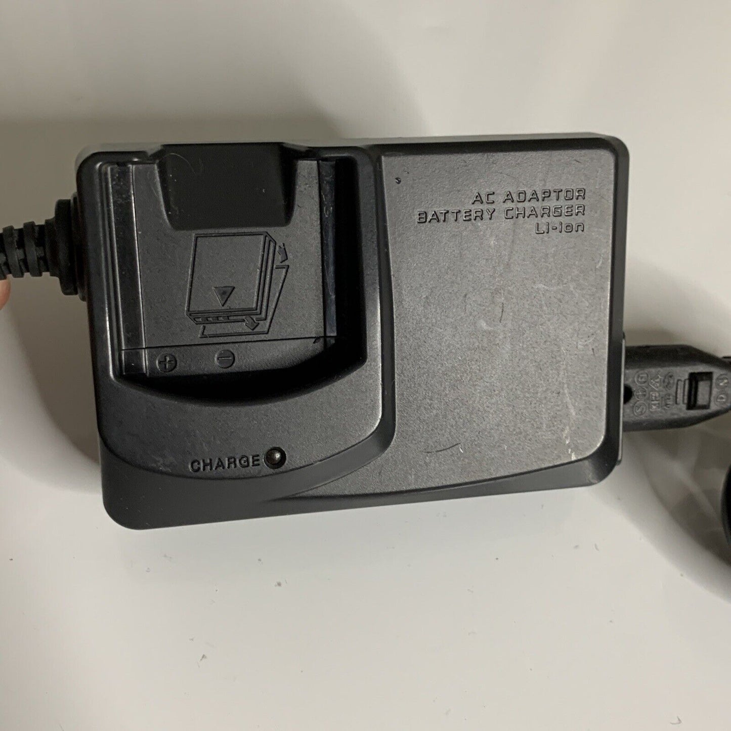 Genuine Sanyo AC Adaptor Charger VAR-AL20 for DB-L20 DB-L20AU battery