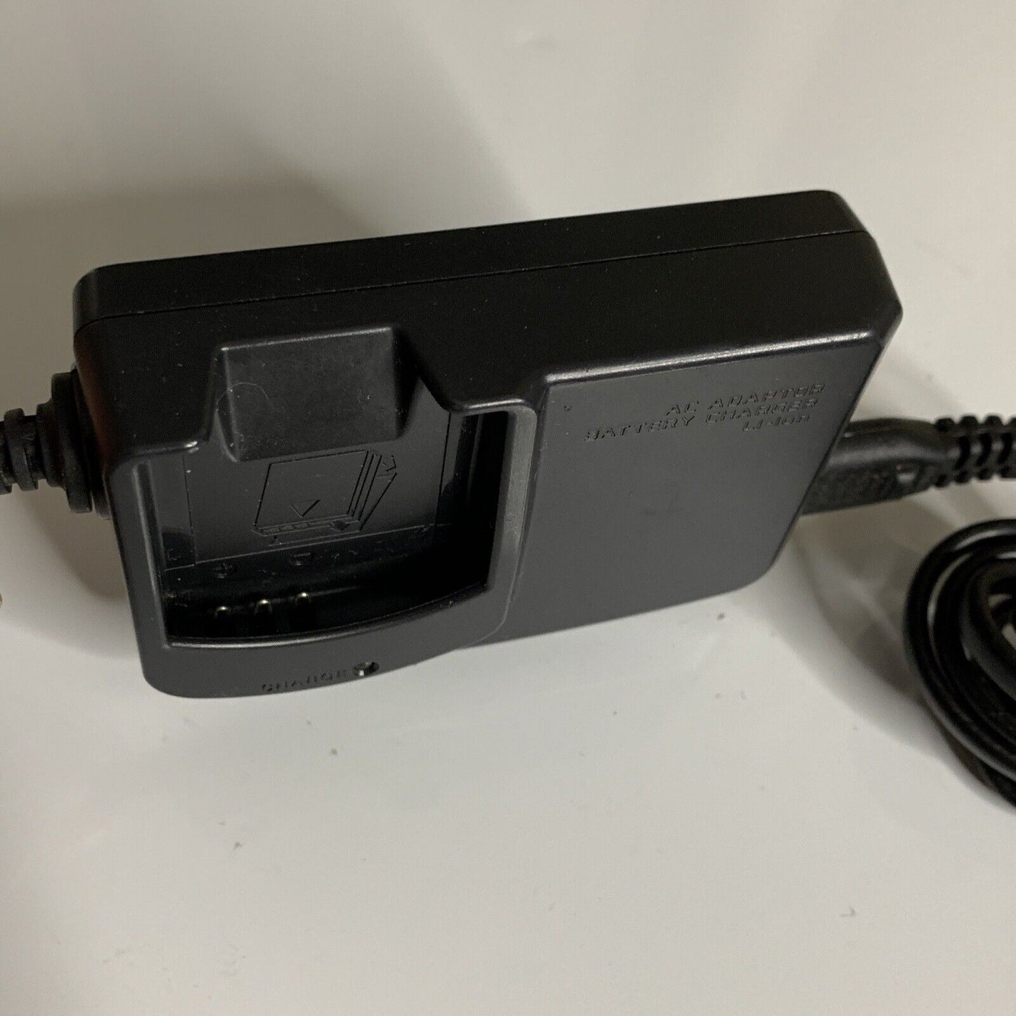 Genuine Sanyo AC Adaptor Charger VAR-AL20 for DB-L20 DB-L20AU battery