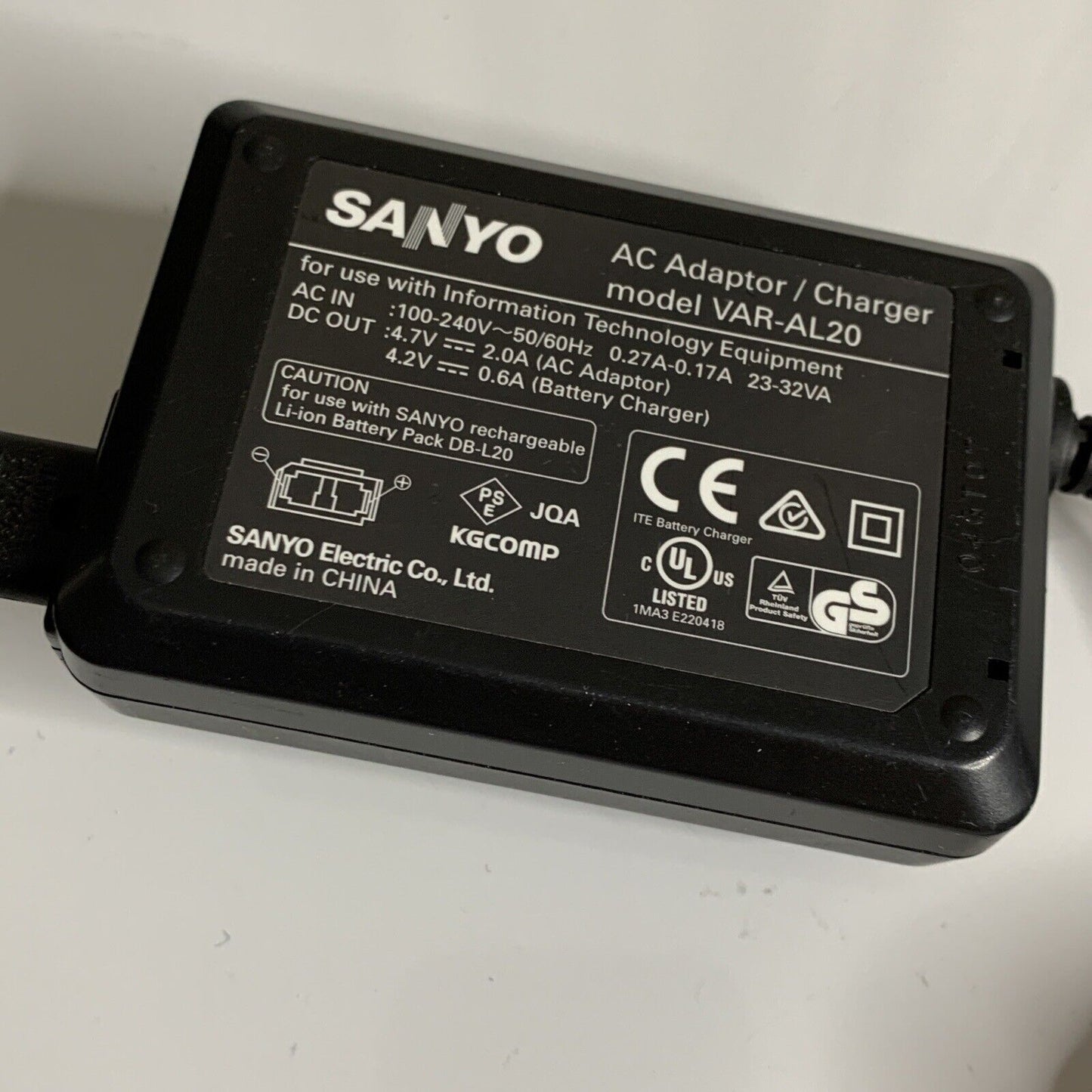 Genuine Sanyo AC Adaptor Charger VAR-AL20 for DB-L20 DB-L20AU battery