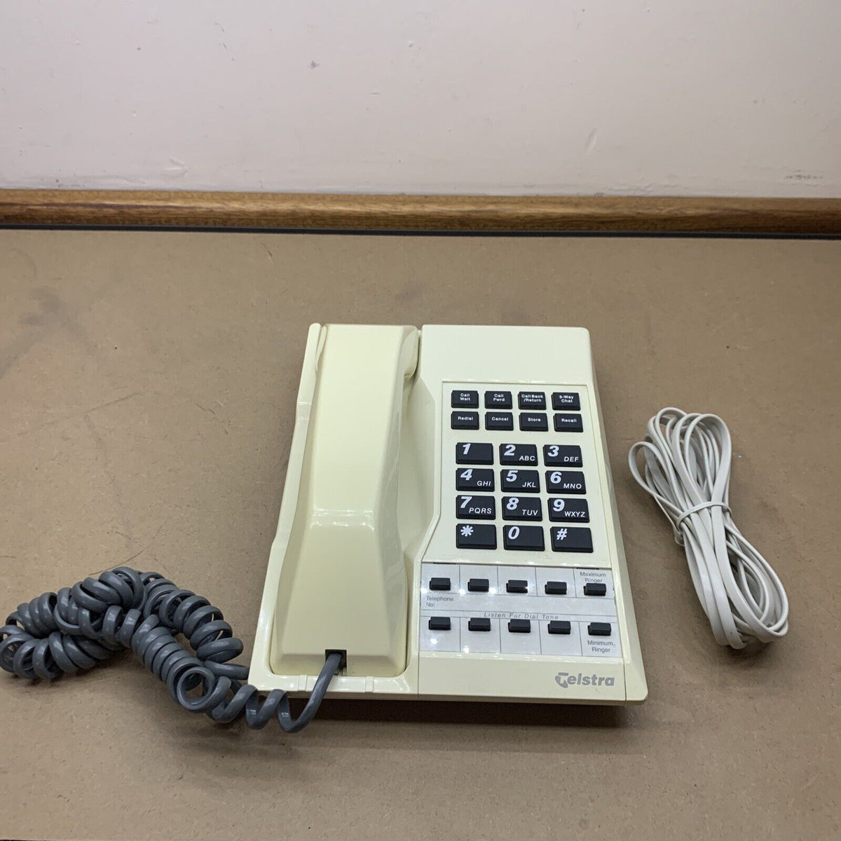 Telstra Touch Telstra Touchphone 400C Digital Telephone in White TF400C NBN Ready ...