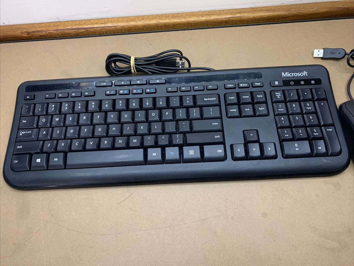 Microsoft Desktop 600 USB Wired Keyboard and Mouse Combo Black