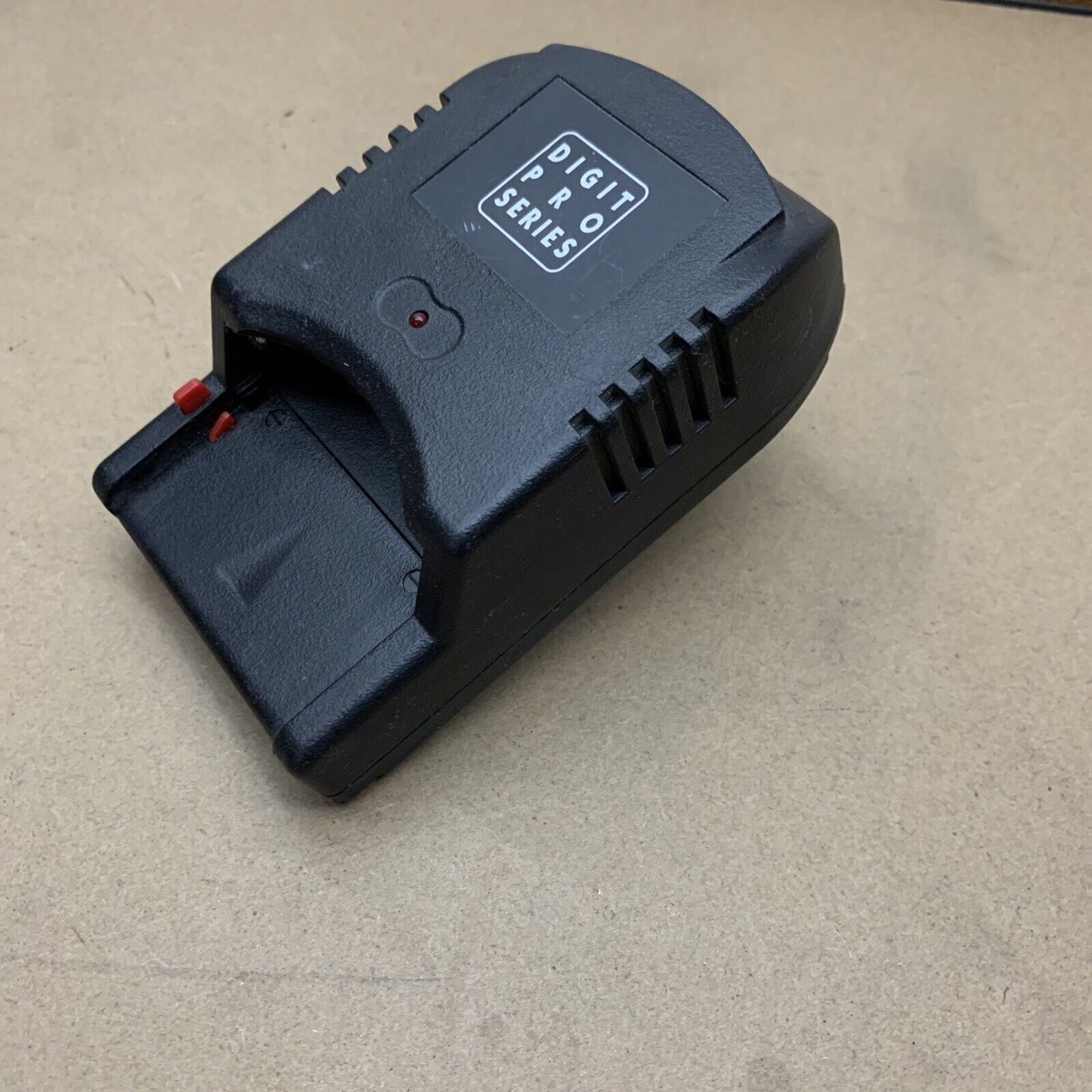Digit Pro Series Battery Charger BT-0913E-SA
