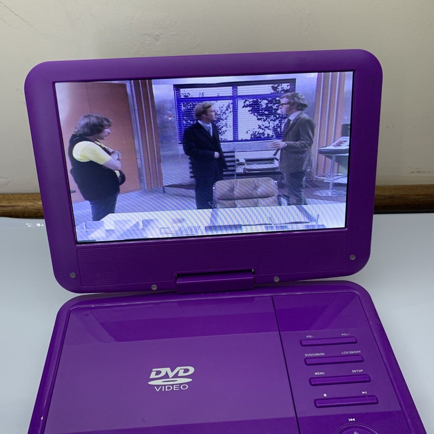 Audiosonic Portable 9" DVD Player Region 4 PD-924 Purple