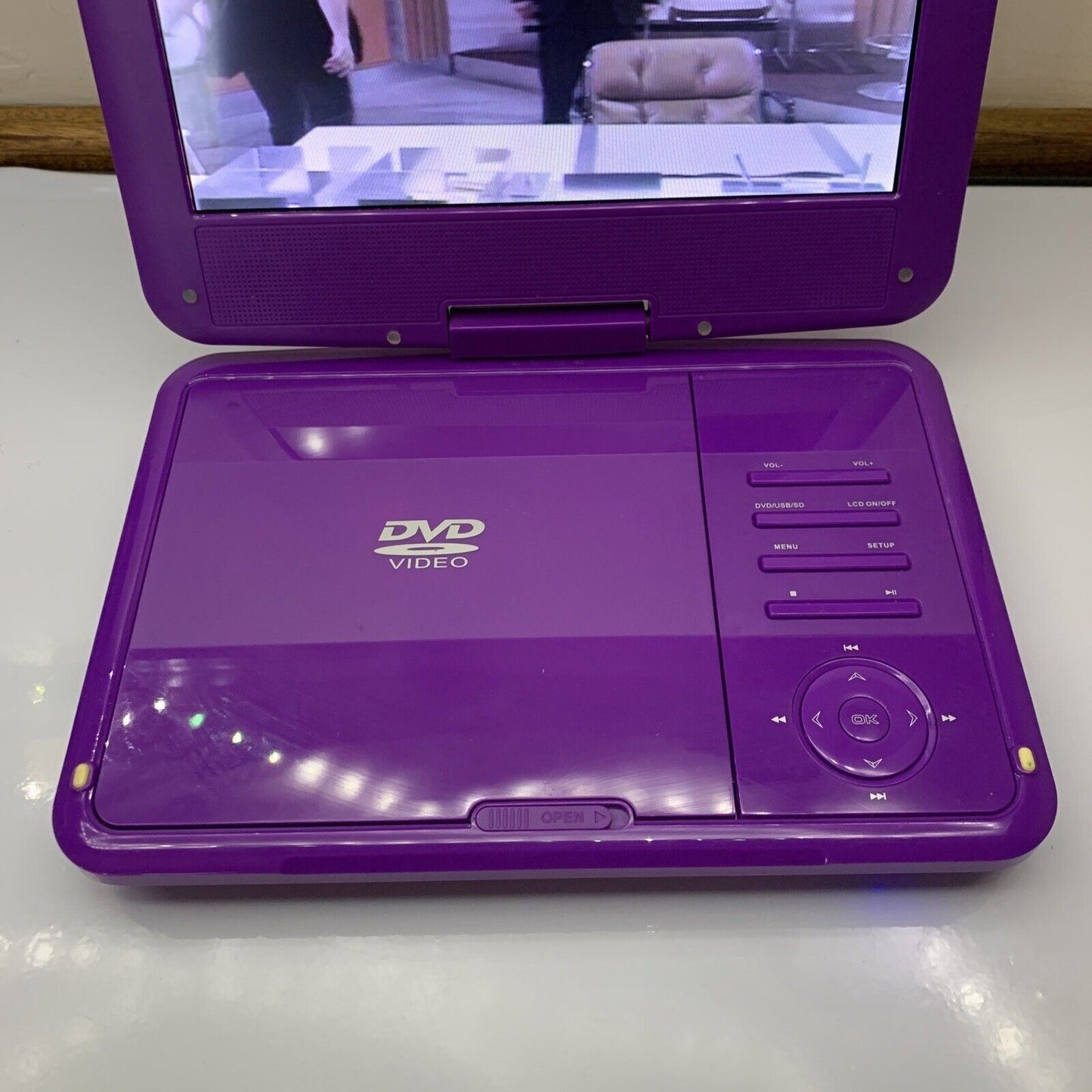 Audiosonic Portable 9" DVD Player Region 4 PD-924 Purple