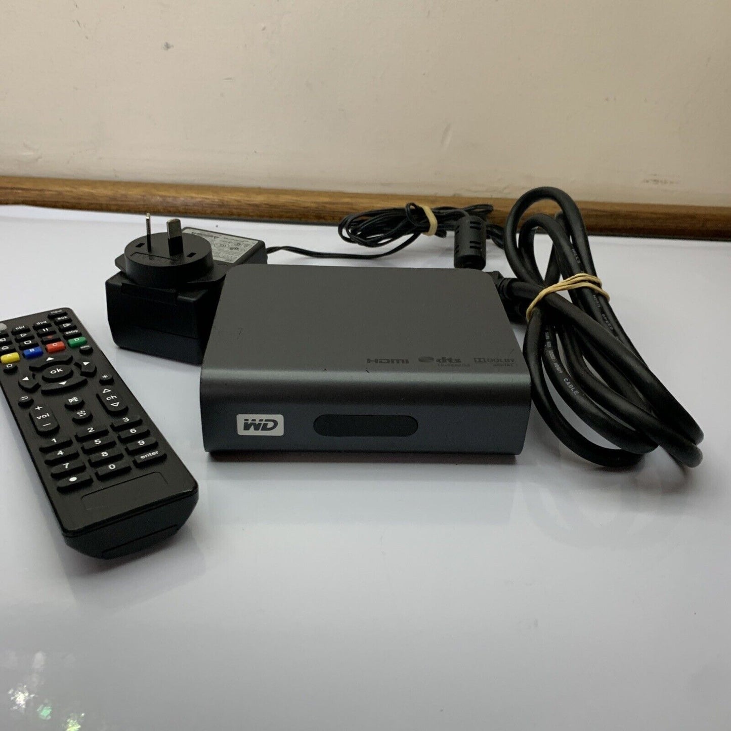 WD TV Live HD Media Player with Remote HDMI WDBAAP0000NBK-00