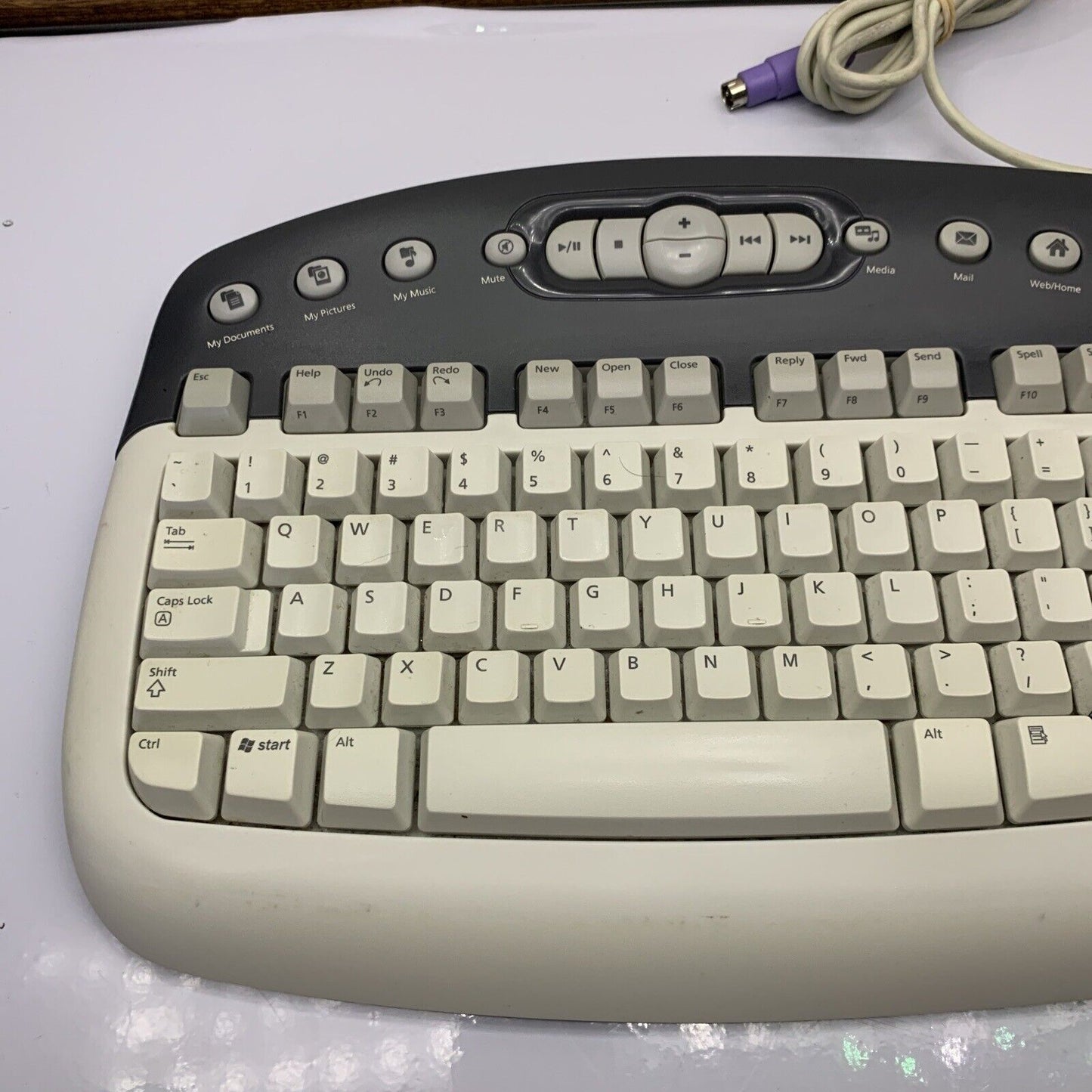 Microsoft MultiMedia Keyboard 1.0A KB-0168 PS/2 Wired – Retro Unit