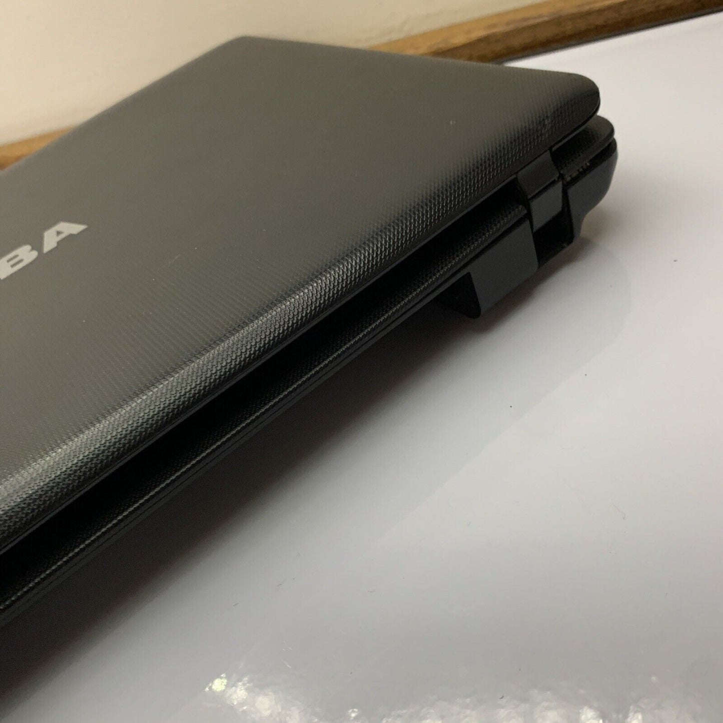 Toshiba Satellite Laptop AMD V140 Win 7 DVD 500GB 2gb *No Battery & Case Loose