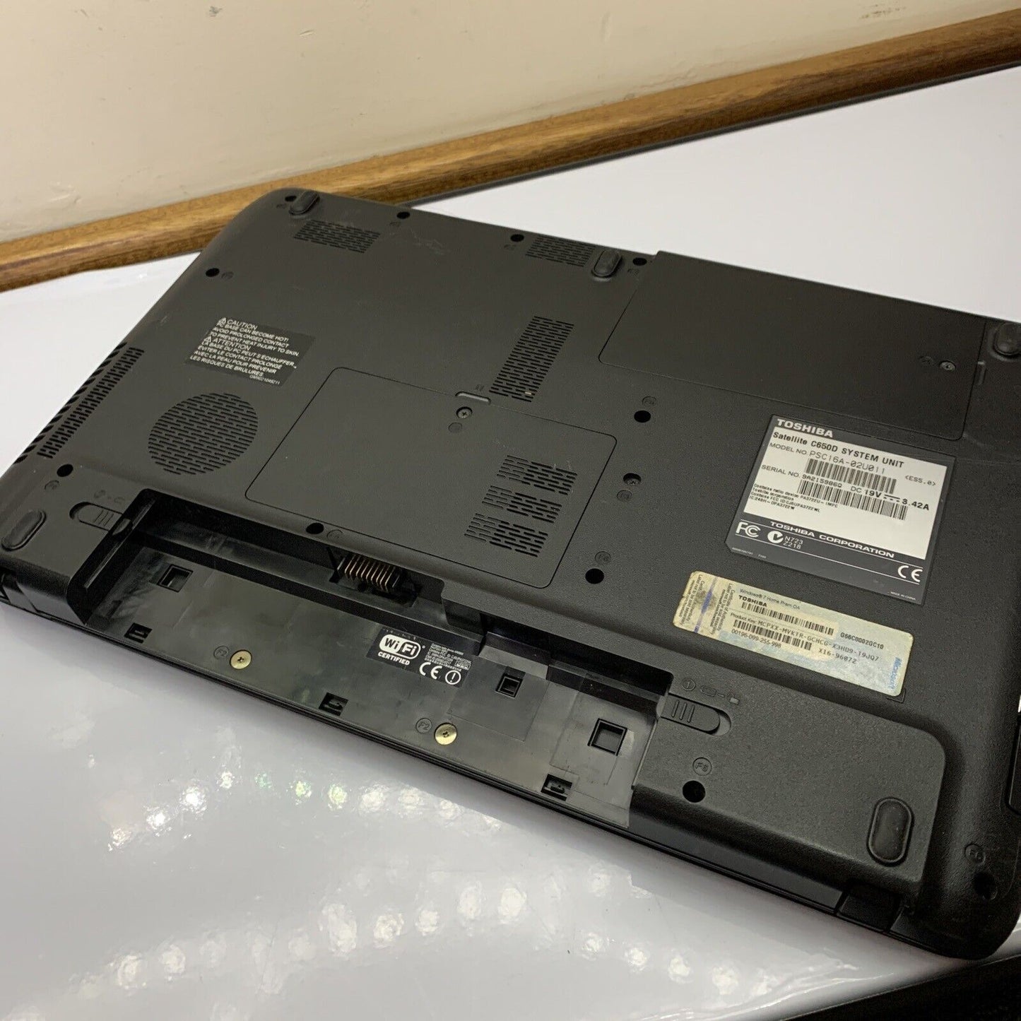 Toshiba Satellite Laptop AMD V140 Win 7 DVD 500GB 2gb *No Battery & Case Loose