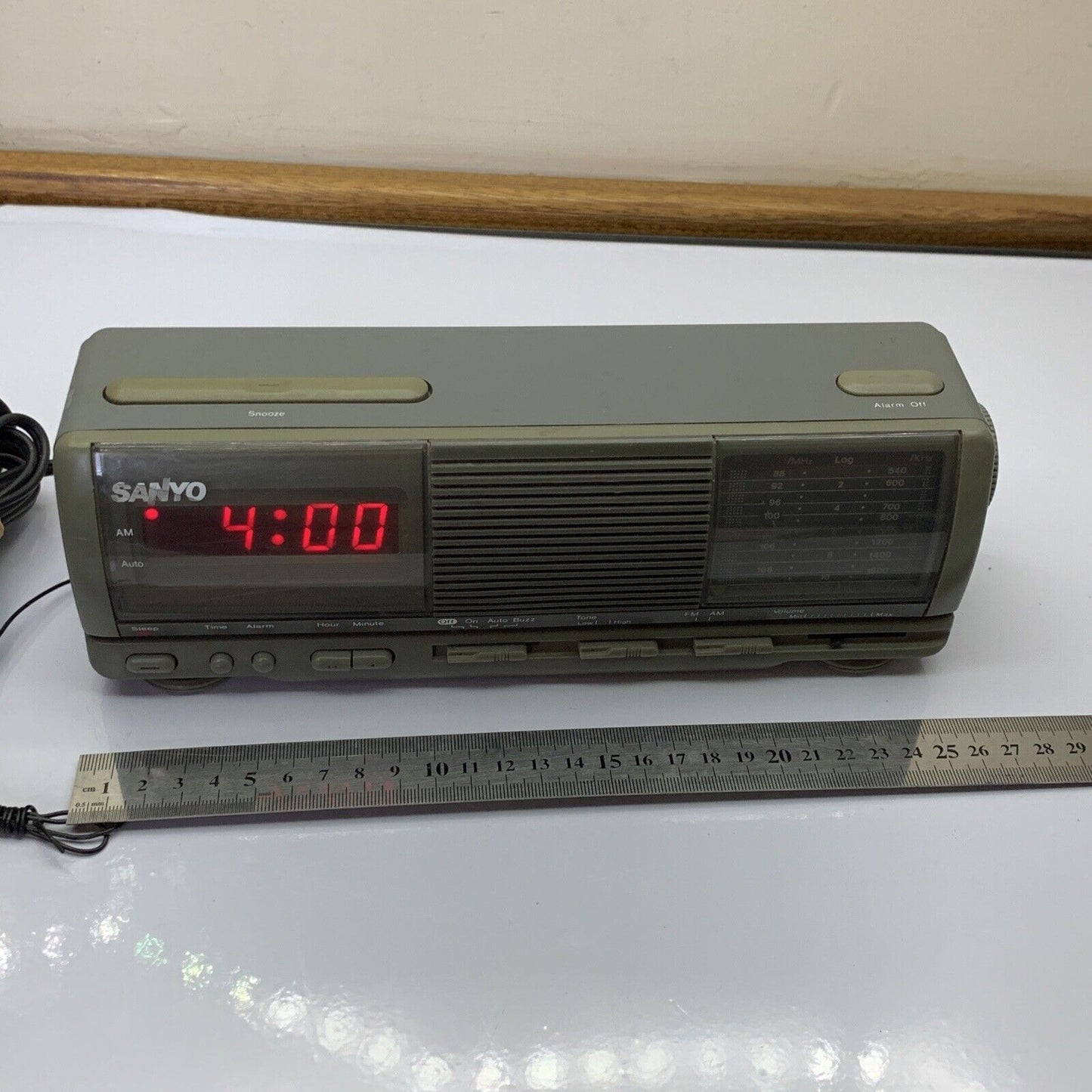 Sanyo Snooze Alarm Clock AM/FM Radio RM 6090