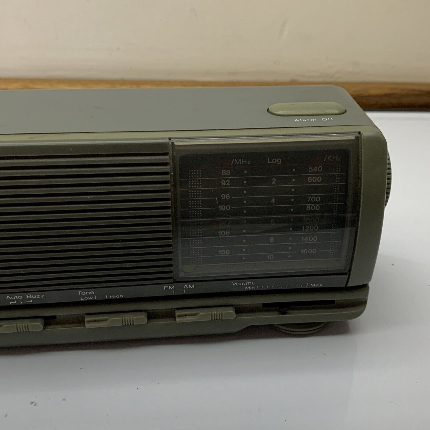 Sanyo Snooze Alarm Clock AM/FM Radio RM 6090