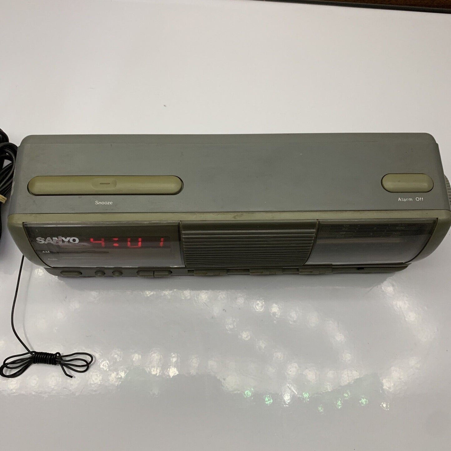 Sanyo Snooze Alarm Clock AM/FM Radio RM 6090