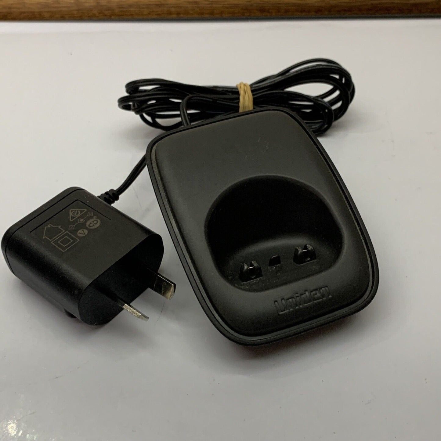 Genuine Uniden Cordless Telephone Charger AAD-600S(R) and power supply