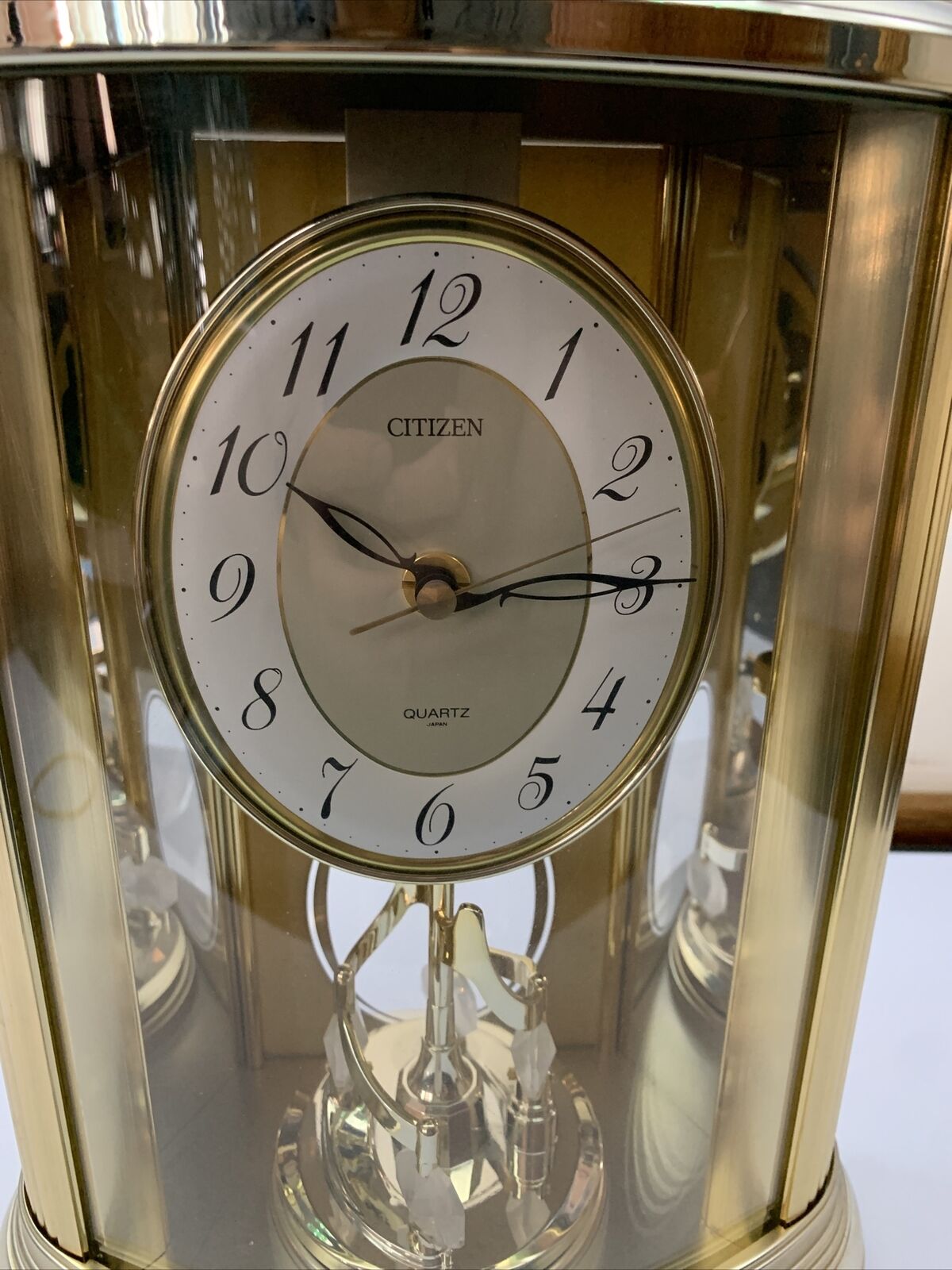 Citizen Quartz Shelf Clock with Rotating Pendulum 4636 Made In Japan