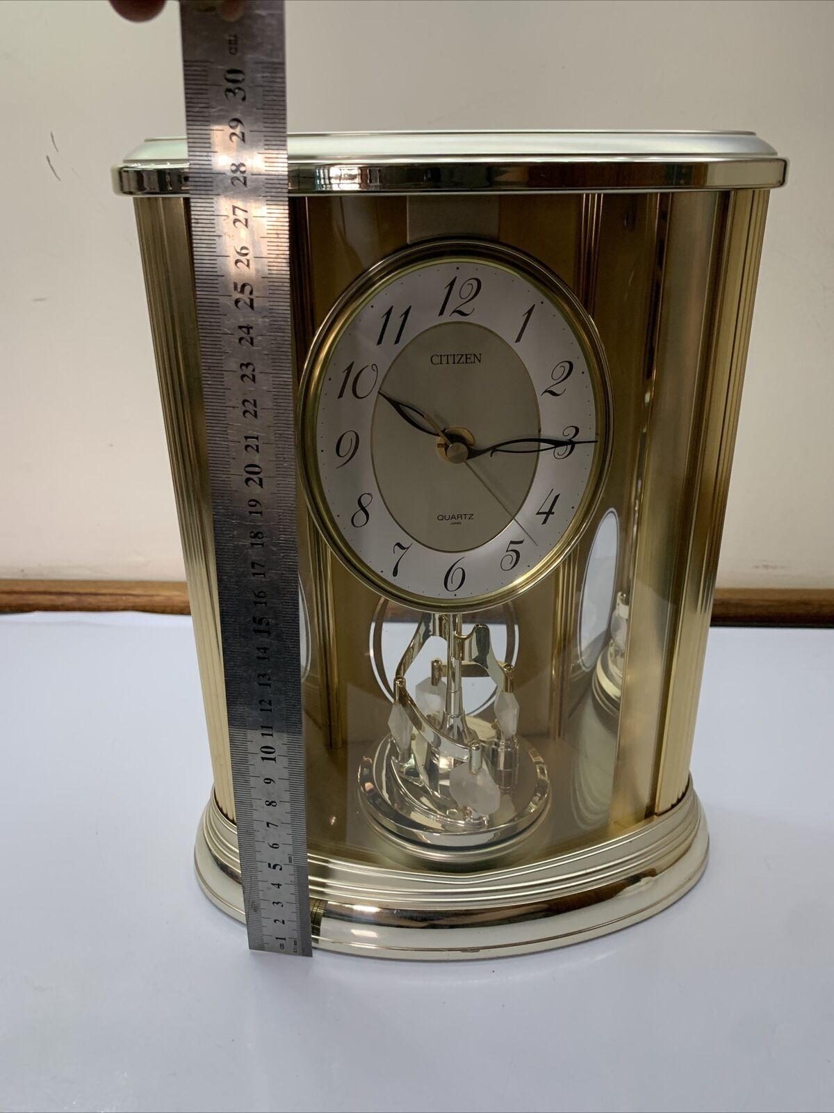 Citizen Quartz Shelf Clock with Rotating Pendulum 4636 Made In Japan